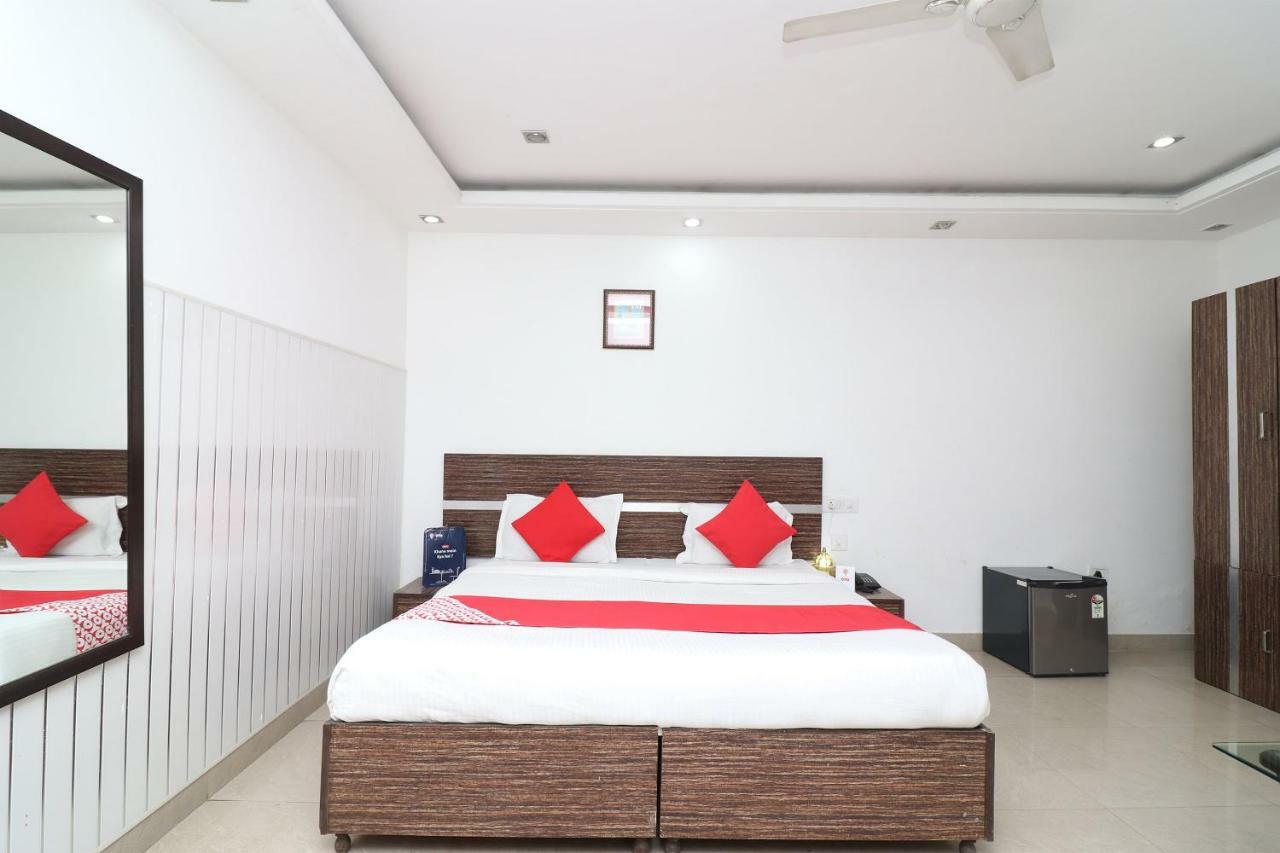 Oyo 10257 Hotel Lotus Park 구르가온 외부 사진